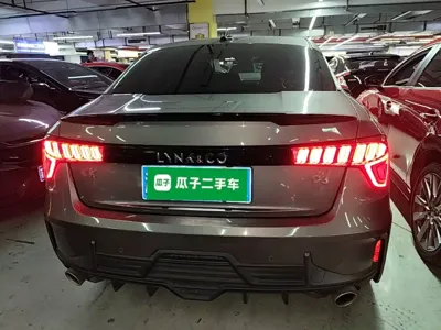 Lynk & Co 03