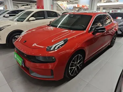 Lynk & Co 03