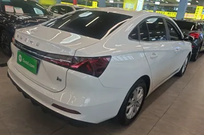 Roewe i5