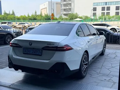 BMW i5