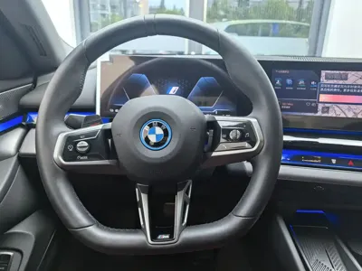 BMW i5