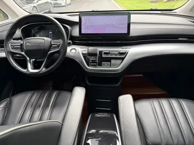 Roewe iMAX8