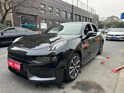 Lynk & Co 03