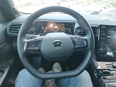 Nio ES8