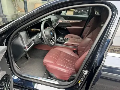 BMW i7