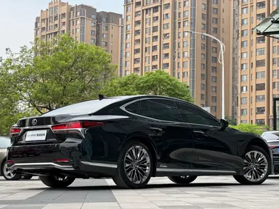 Lexus LS