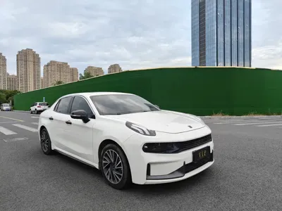 Lynk & Co 03