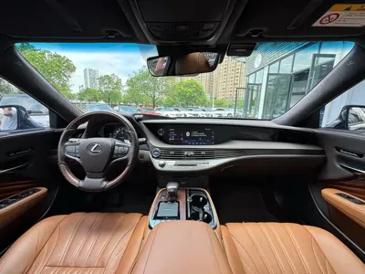 Lexus LS