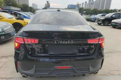 Lynk & Co 03