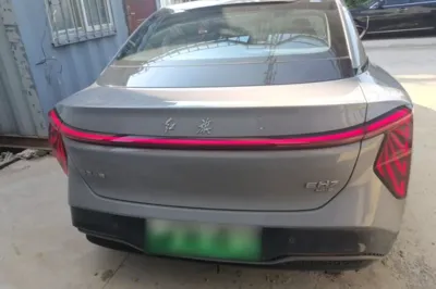 Hongqi EH7