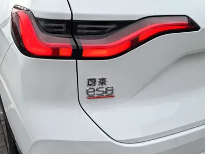 Nio ES8