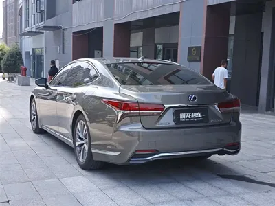 Lexus LS