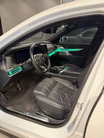 BMW i7