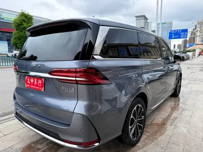 Roewe iMAX8