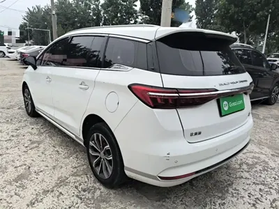 BYD MAX