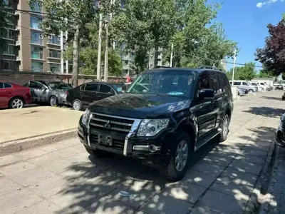 Mitsubishi Pajero (Import)