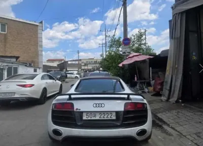 Audi R8