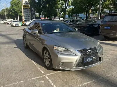 Lexus IS