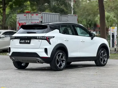 Lynk & Co 06
