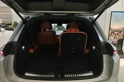 Li Auto L8