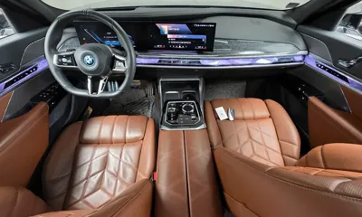 BMW i7