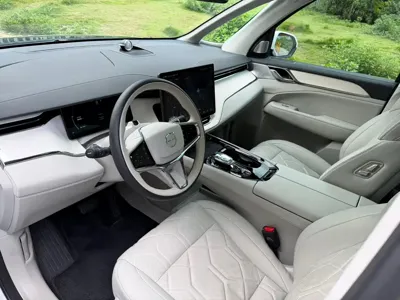 Volvo EM90
