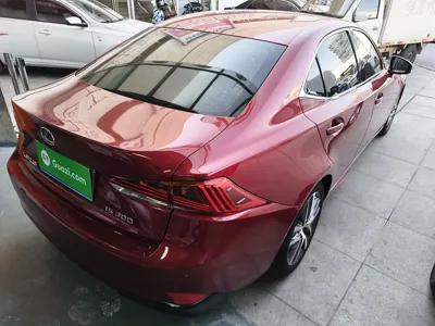 Lexus IS
