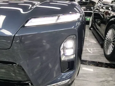Nio ES8