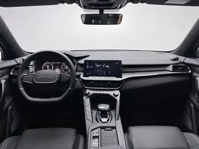 Lynk & Co 06