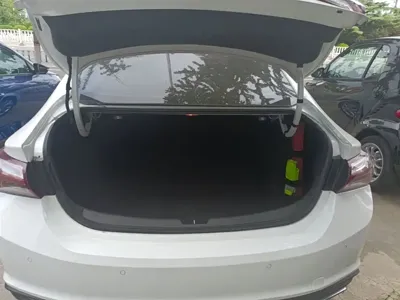 Chevrolet Malibu XL