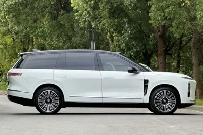 Nio ES8