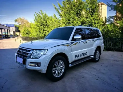 Mitsubishi Pajero (Import)