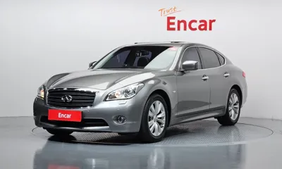 Infiniti M
