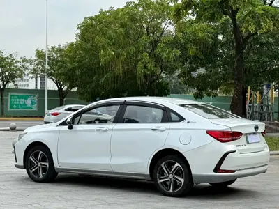 BAIC EU5