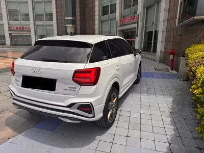 Audi Q2L