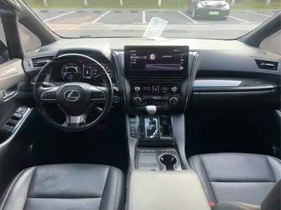 Lexus LM