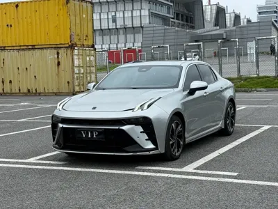Lynk & Co 03