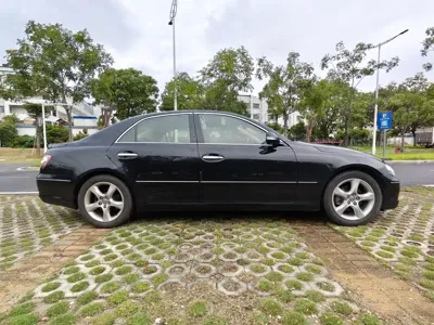 Toyota Reiz