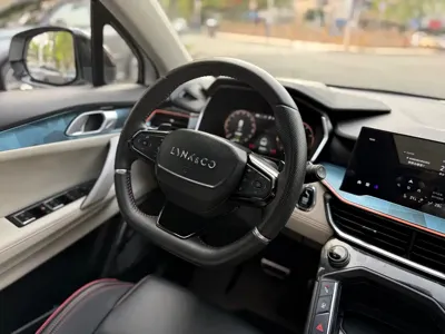 Lynk & Co 06