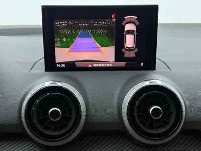 Audi Q2L