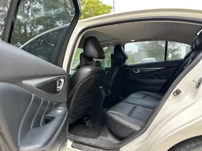 Infiniti Q50L