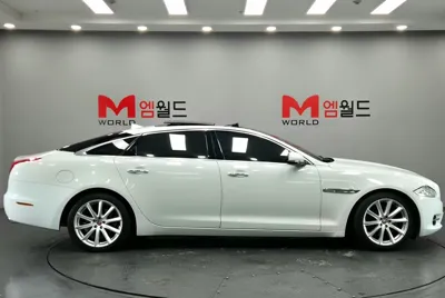 Jaguar XJ