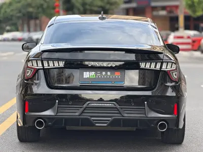Lynk & Co 03