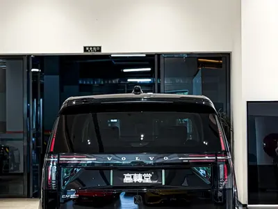 Volvo EM90