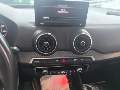 Audi Q2L e-tron