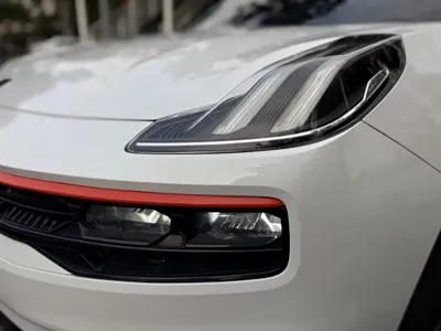 Lynk & Co 06