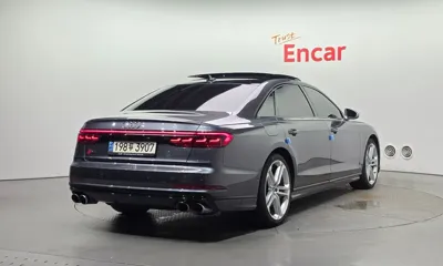 Audi S8