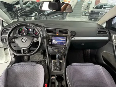 Volkswagen Golf EV