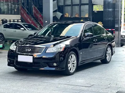 Infiniti M