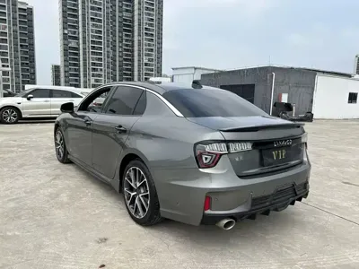 Lynk & Co 03